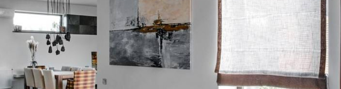 Curtains in the hallway: how to add coziness to a narrow space