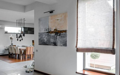 Curtains in the hallway: how to add coziness to a narrow space