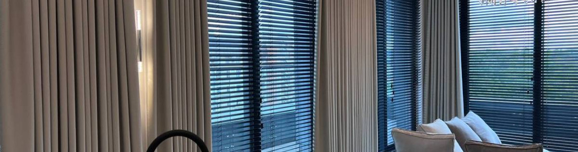 Дерев’яні жалюзі в інтер’єрі: плюси та мінуси