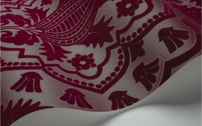 Flock wallpaper in the interior