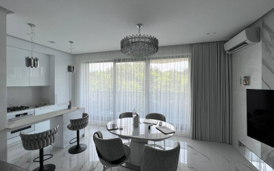 Bright and spacious living room