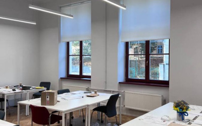 Roller blinds in the office: practical solutions for business