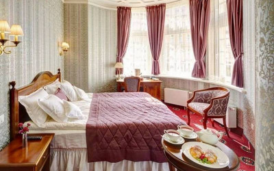 Curtains on the bay window
