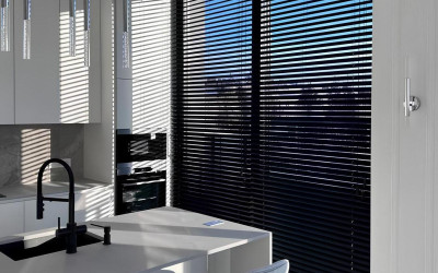 Wooden blinds for the kitchen: which options are best suited