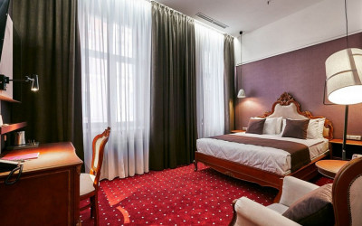 What should be the textiles in a good hotel?