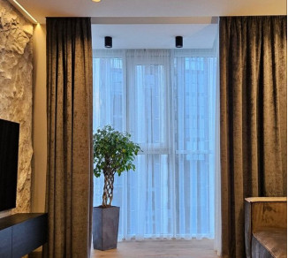 Heavy curtains in the living room 20203006