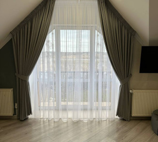 Curtains for a slanted window in the attic 20201065