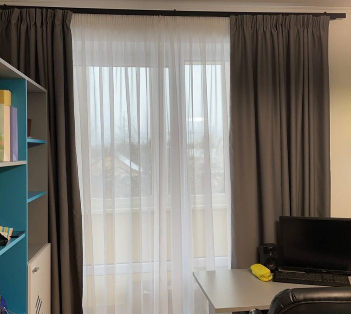 Curtains in the office 20202169