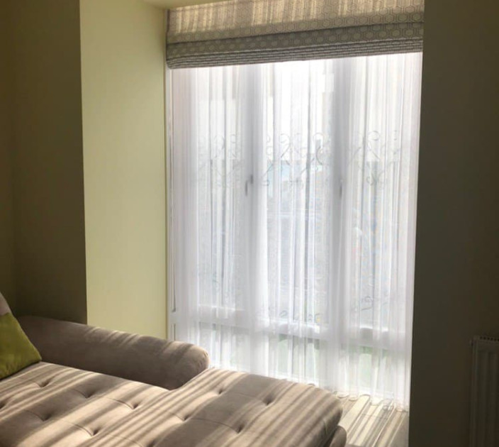 Tulle in the bedroom 20202138