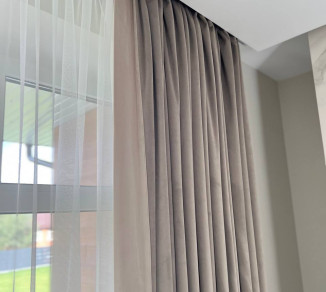 Straight velvet curtains on the ceiling cornice 20202322