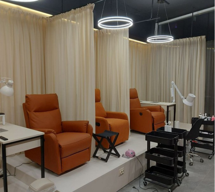Curtains in the beauty salon 20220015
