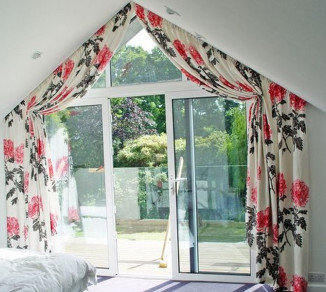 Curtains for triangular windows 20201003