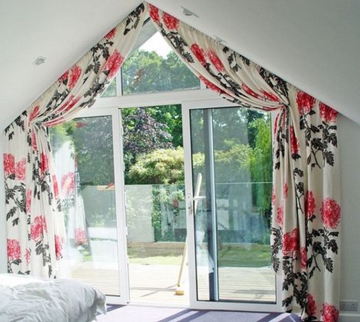 Curtains for triangular windows 20201003