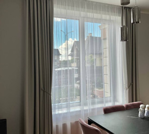 Curtains in a one-room apartment 20202181