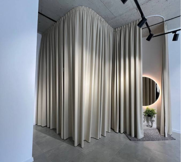 Direct curtains on the ceiling cornice 20202334