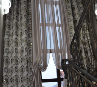 Curtains on the stairs to the corridor 20203119