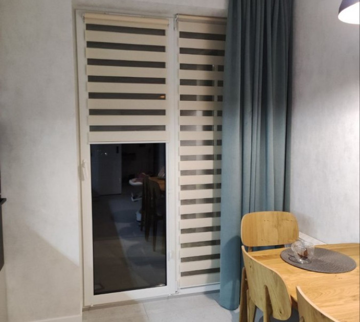Day-night roller blinds and a direct dimout curtain 20202193