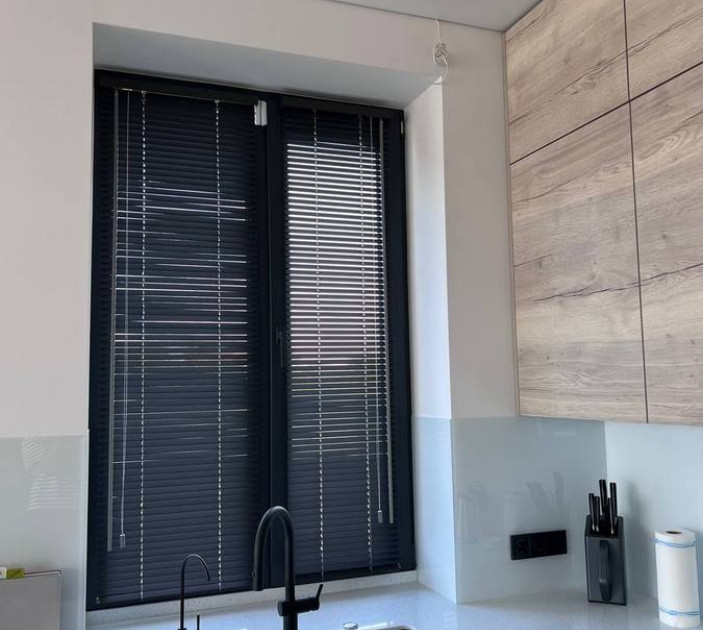 Wooden blinds in the kitchen 20202326