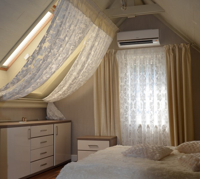 Curtains in the attic 20201047