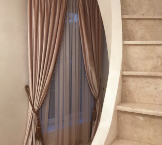 Curtains for the staircase 20202164