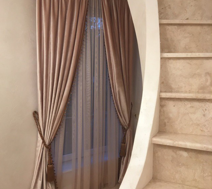 Curtains for the staircase 20202164