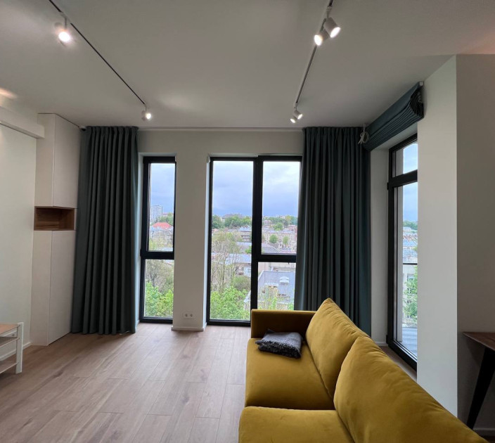 Straight curtains and a curtain in the studio apartment 20202276