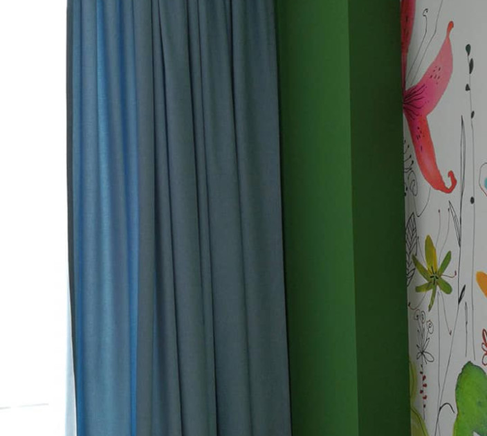 Curtains in the office are straight 20202176