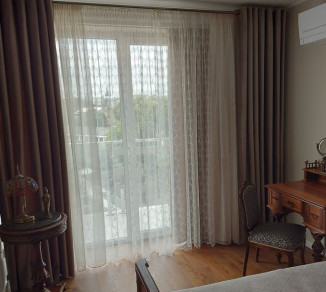 Eyelet curtains and lace tulle 20202270