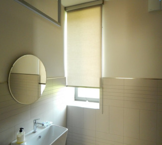 Roller blind in the bathroom 20203088