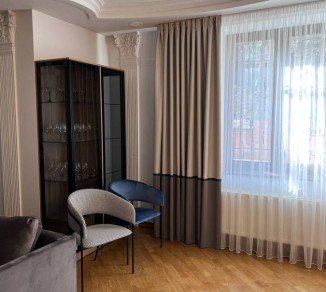 Two-color curtain with decorative edging 20202339
