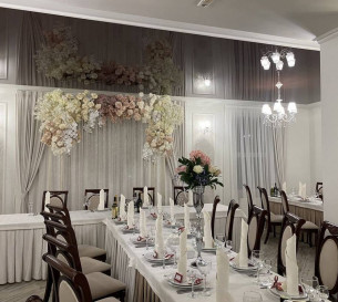 Curtains for a restaurant 20202174