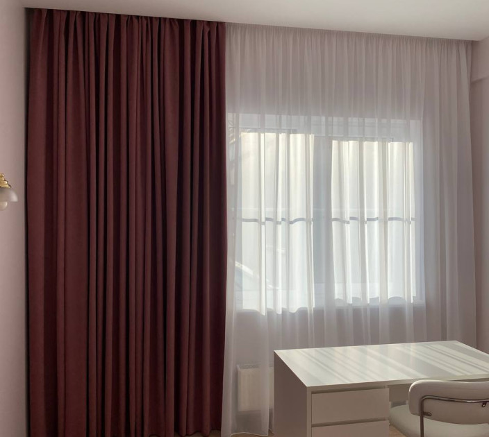 Blackout curtains in the office 20202279