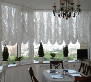 English curtain in the dining room 20202062
