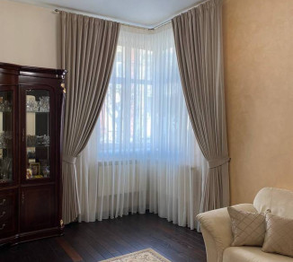 Hook-up curtains for corner windows 20202283