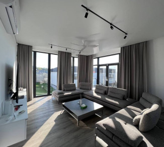 Direct curtains on corner panoramic windows 20202317