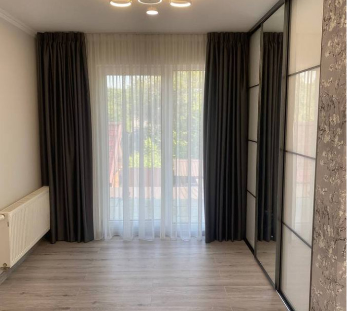 Direct curtains on panoramic windows 20202295