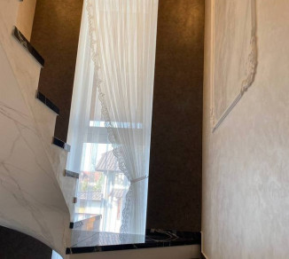 Tulle with lace edging for the staircase 20202332