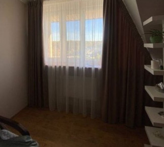 Curtains for a slanted window 20202282