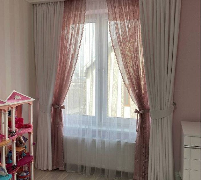 Curtains and tulle for a girl's room 20202191