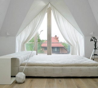 Tulle curtains for triangular windows 20201008