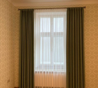 The curtains are straight on the lining 20202157