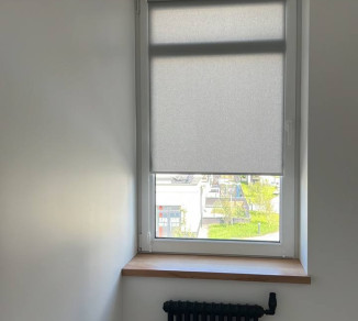 Roller blind in the corridor 20202198