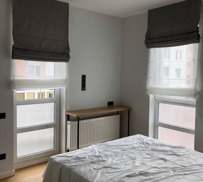 Double Roman blinds in the bedroom 20202190