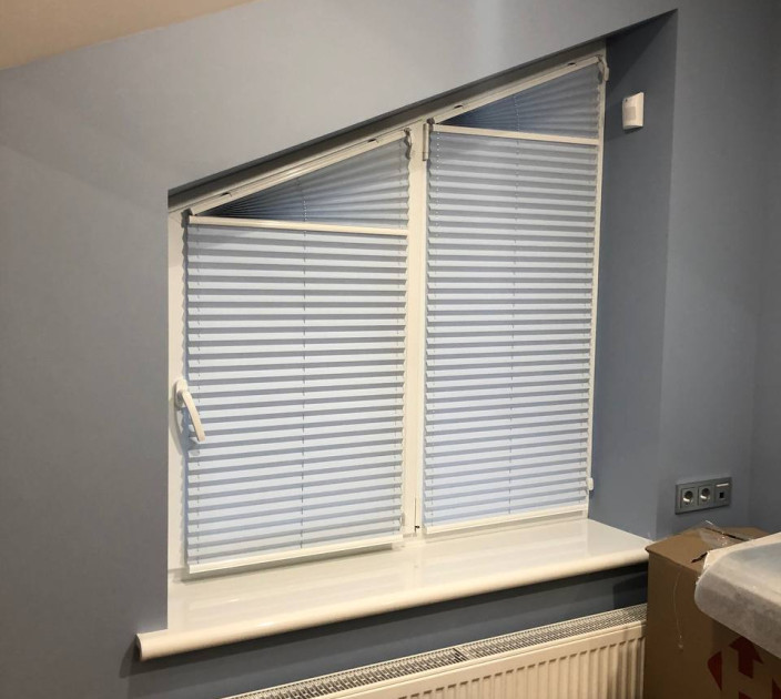 Pleated curtains for a triangular window 20202020
