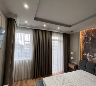 Direct curtains on the bay window 20202206