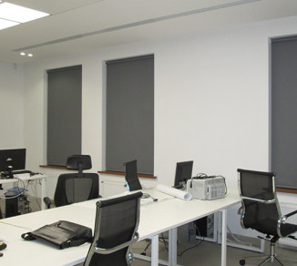 Blinds in the office 20202151
