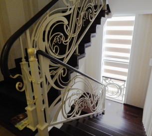 Curtains day and night on the staircase 20203139