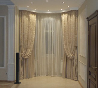 Curtains and tulle on the bay window 10102036