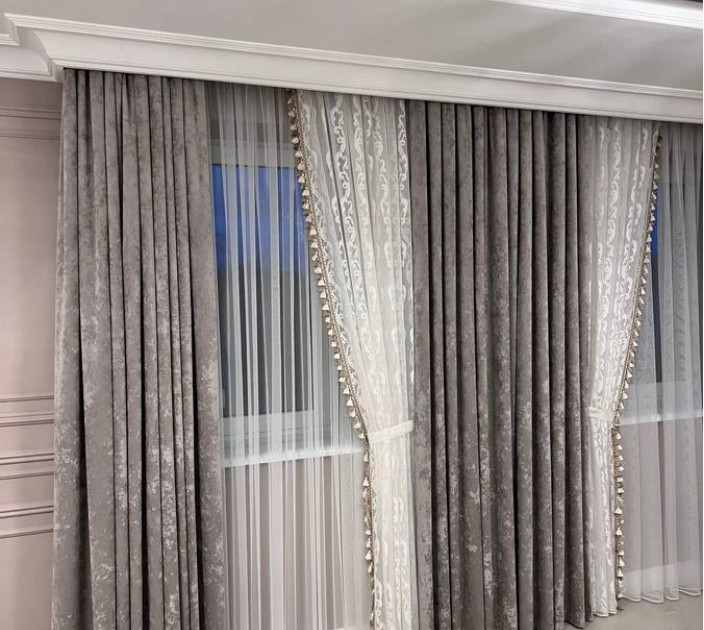 Velvet curtains and lace tulle 20202192