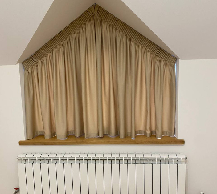 Straight curtains for a triangular window 20202243
